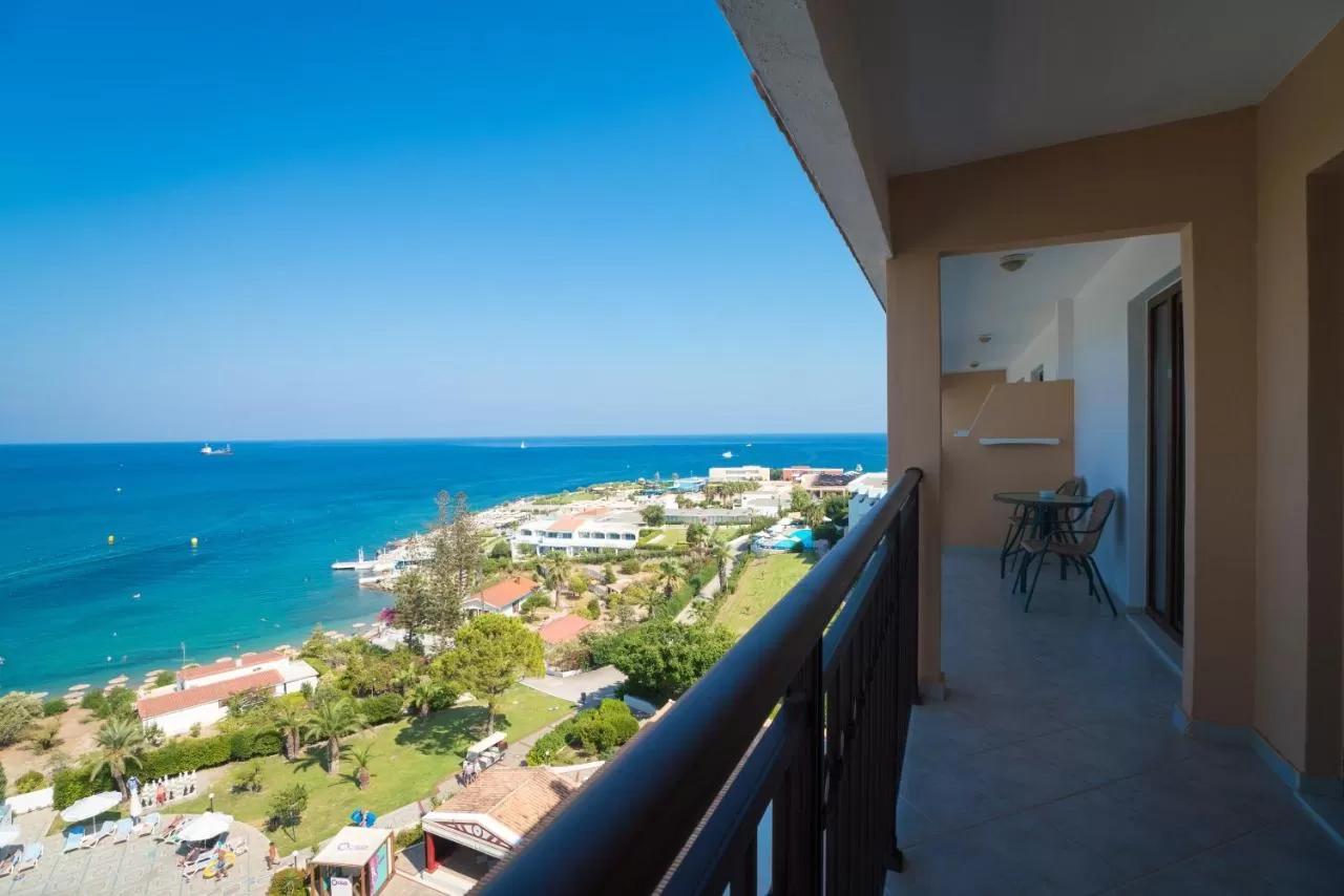 Helea Lifestyle Beach Resort Kallithéa Dış mekan fotoğraf View from a balcony