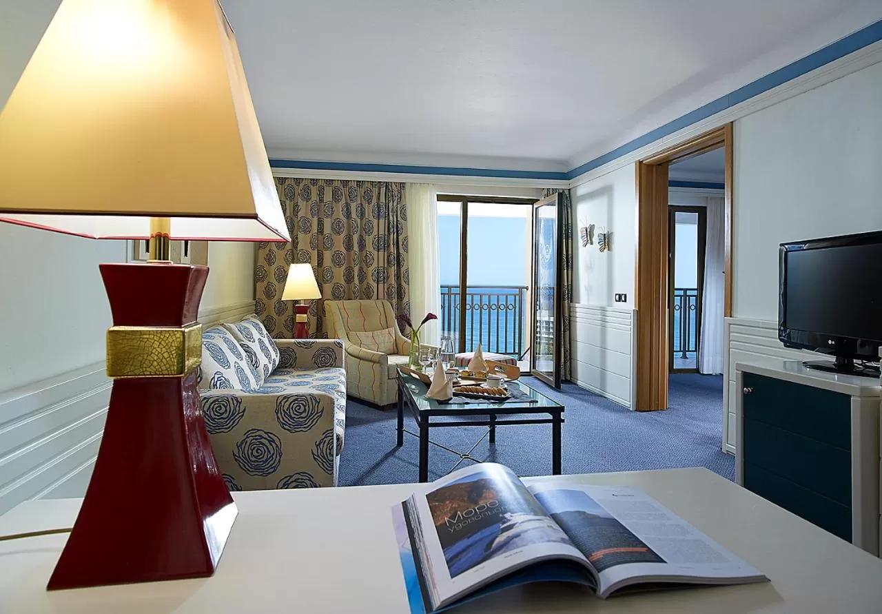 Helea Lifestyle Beach Resort Kallithéa Dış mekan fotoğraf Suite