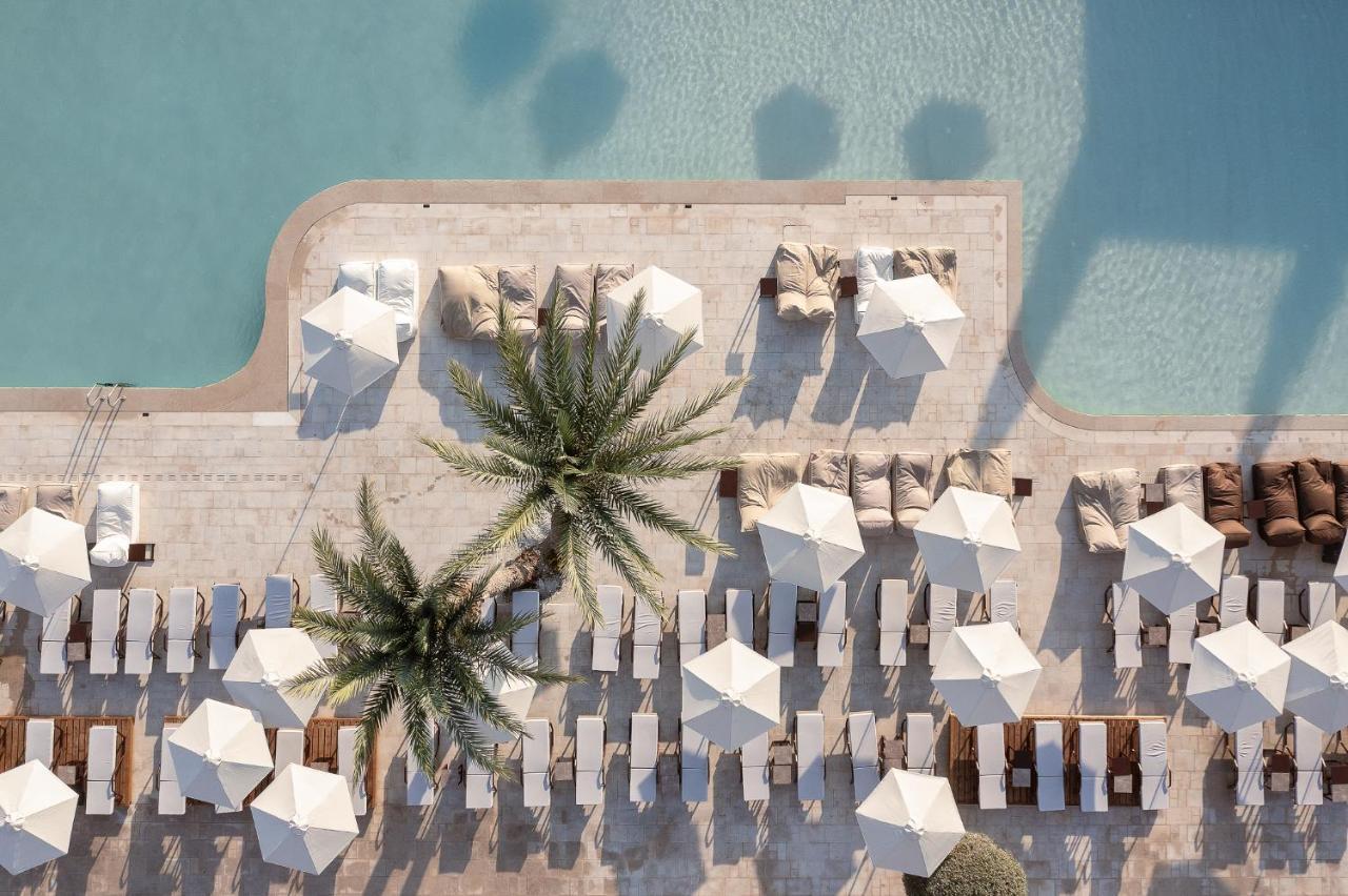 Helea Lifestyle Beach Resort Kallithéa Dış mekan fotoğraf Aerial view of the pool at the Westin Dubai