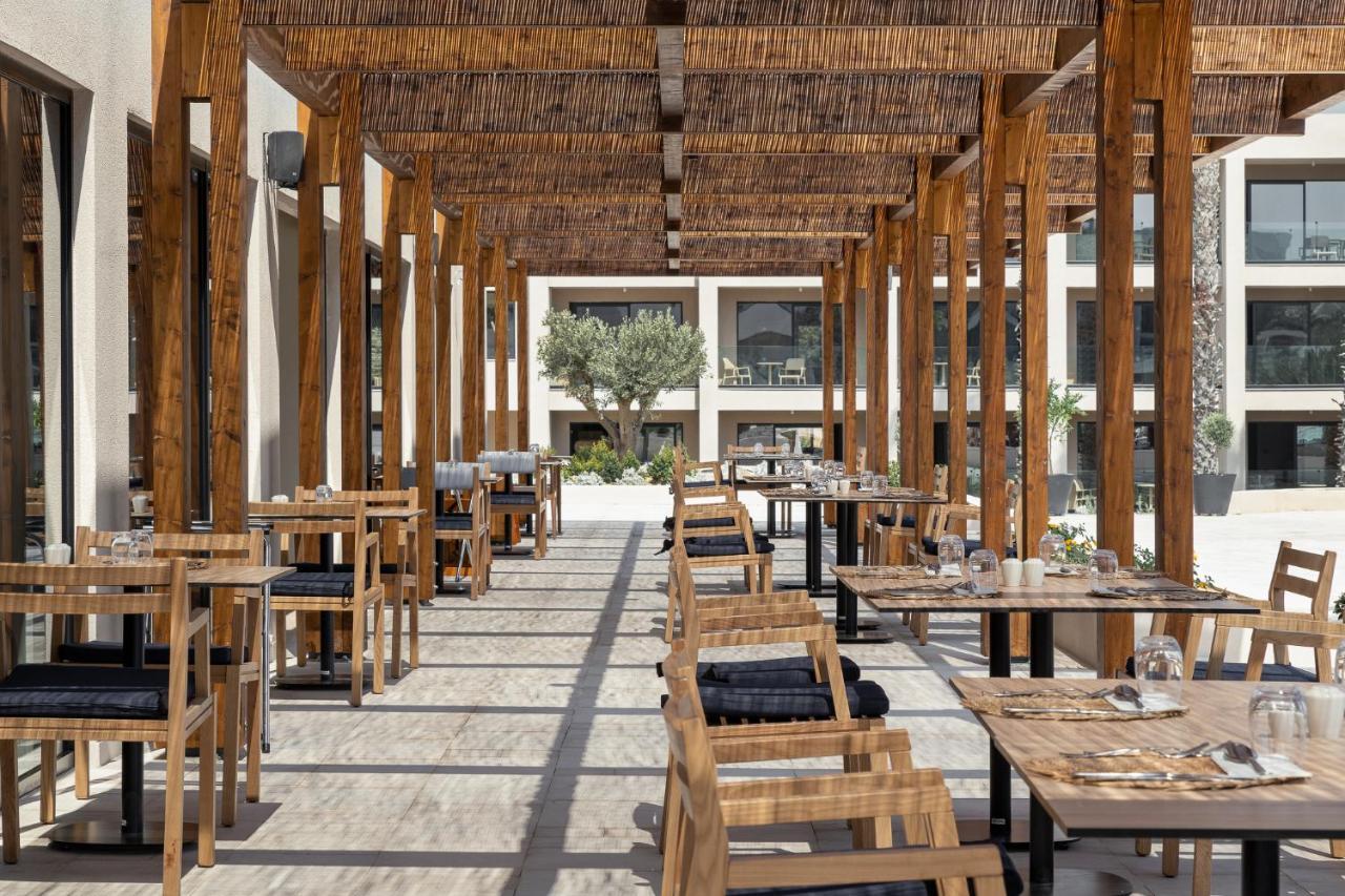 Helea Lifestyle Beach Resort Kallithéa Dış mekan fotoğraf The restaurant at the hotel