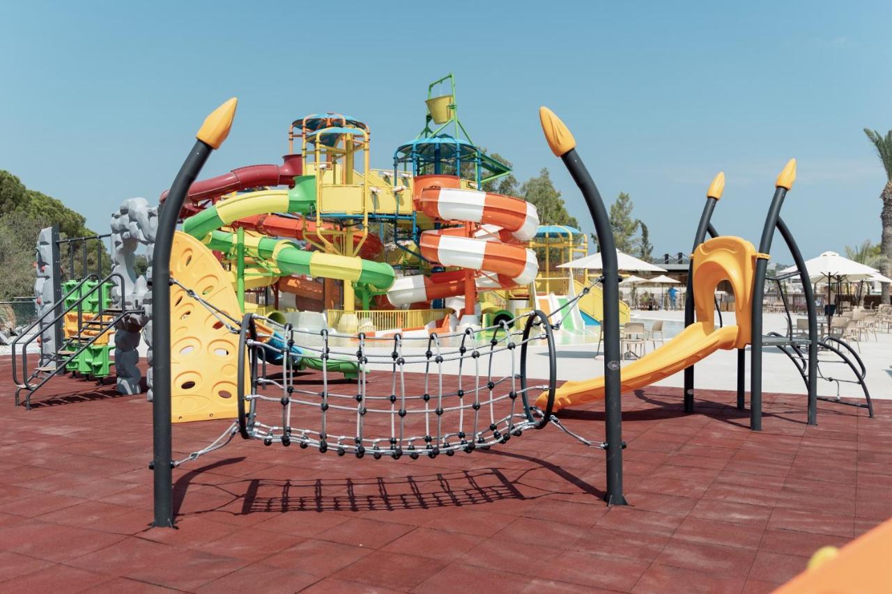 Helea Lifestyle Beach Resort Kallithéa Dış mekan fotoğraf Playground in the park