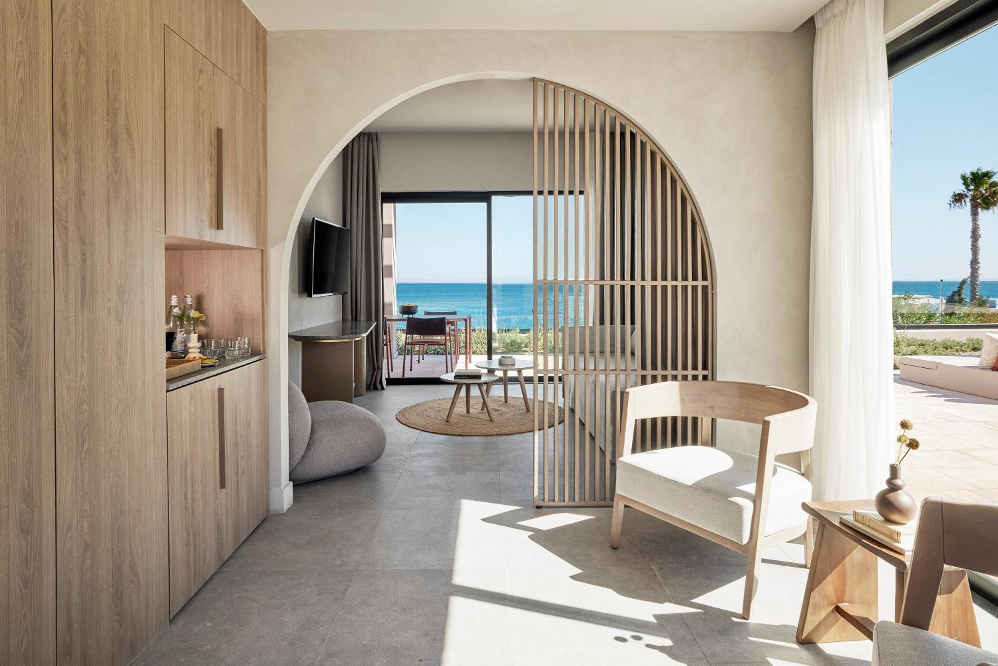 Helea Lifestyle Beach Resort Kallithéa Oda fotoğraf Interior of a suite at the hotel
